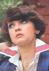 Portraits -2- '70 Margareta bluza cu revere alb-rosu.jpg (102158 bytes)